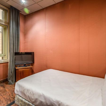 Castro Pretorio Easy Rooms روما المظهر الخارجي الصورة