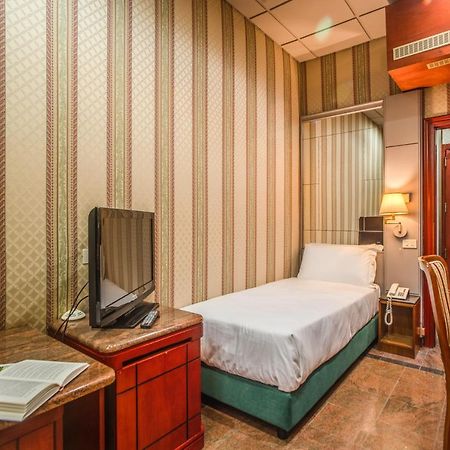 Castro Pretorio Easy Rooms روما المظهر الخارجي الصورة