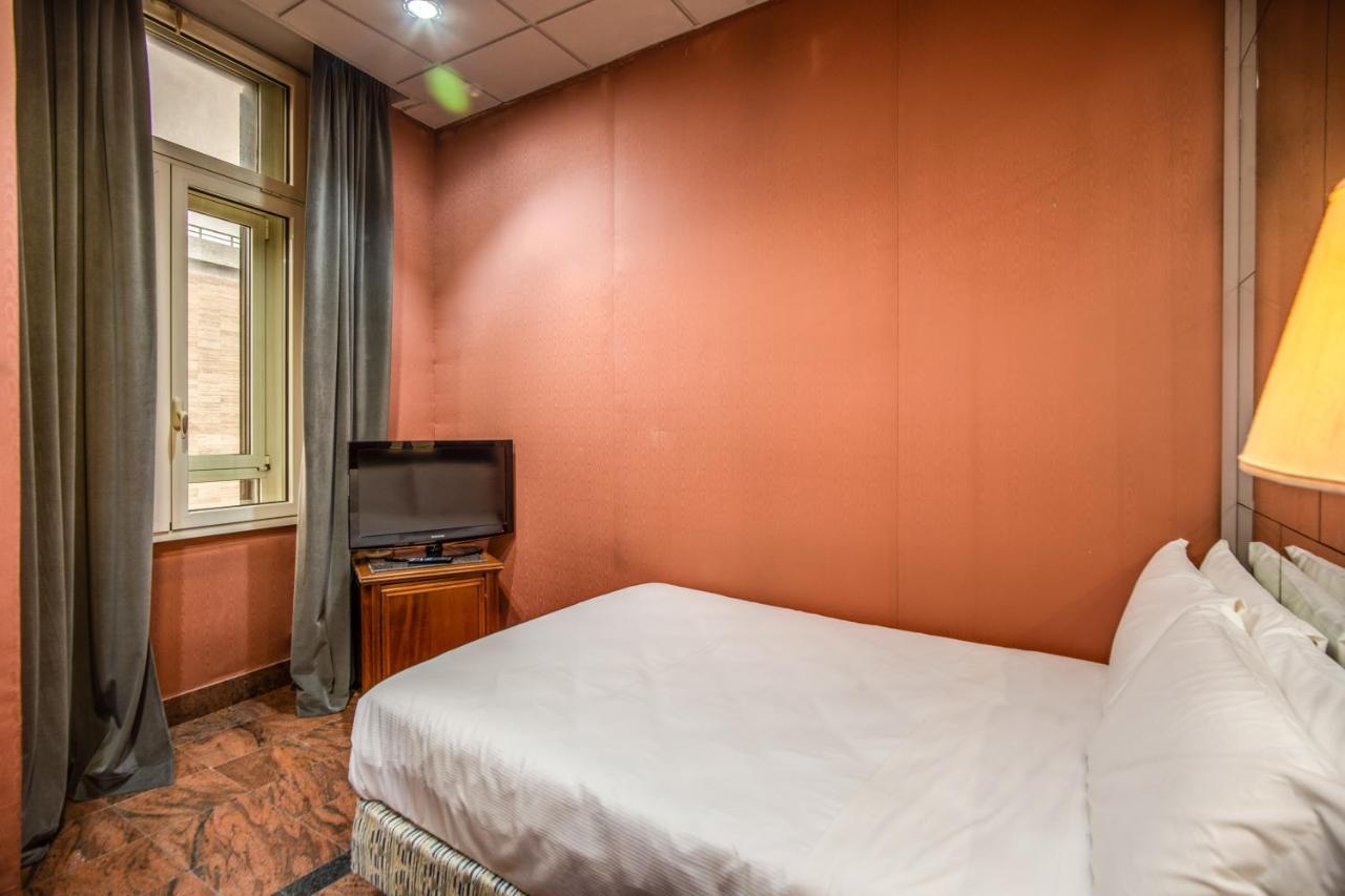 Castro Pretorio Easy Rooms روما المظهر الخارجي الصورة