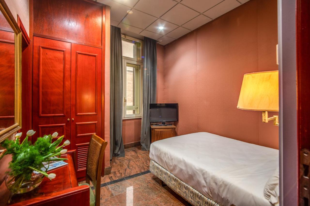 Castro Pretorio Easy Rooms روما المظهر الخارجي الصورة