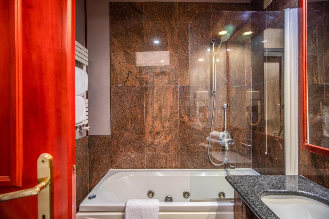 Castro Pretorio Easy Rooms روما المظهر الخارجي الصورة